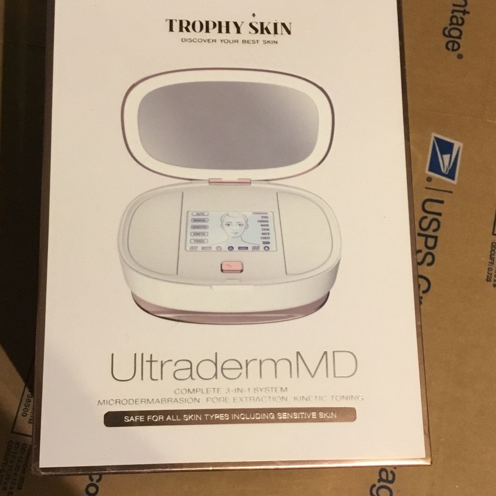 Trophy Skin UltradermMD 3-in-1 Facial Microdermabrasion Device - White & Pink